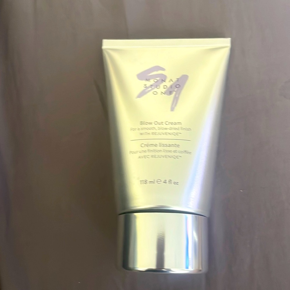 Monat blow out cream